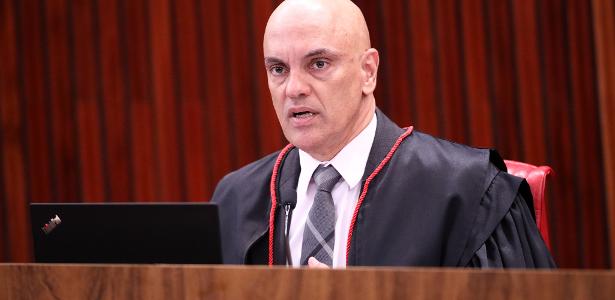 3.nov.2022 - Alexandre de Moraes, presidente do TSE, durante sessão plenária do tribunal