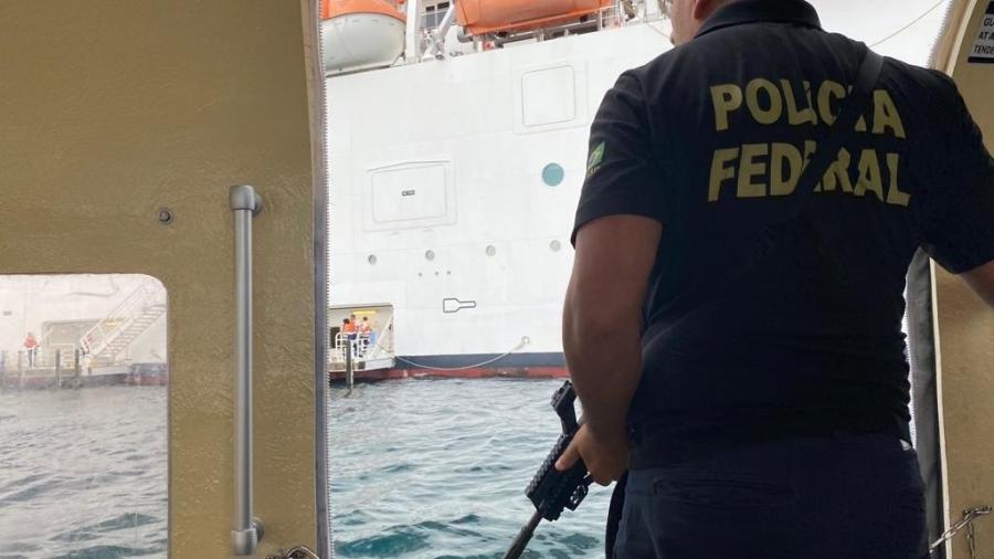 Foto divulgada pela PF mostra cruzeiro em que jovens foram resgatadas após sespeita de exploração sexual