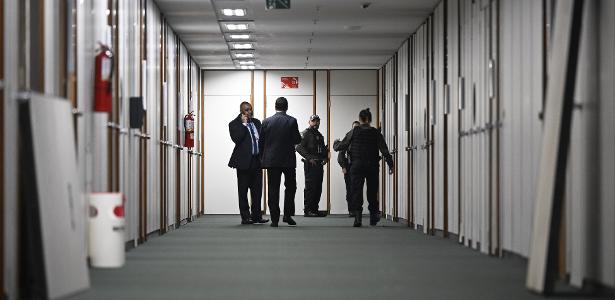 PF faz busca no gabinete no gabinete do deputado federal Alexandre Ramagem (PL-RJ), ex-Abin, nesta quinta-feira (25)