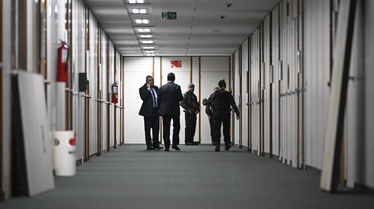 Policias federais fazem buscas no gabinete no gabinete do Alexandre Ramagem Câmara dos Deputados