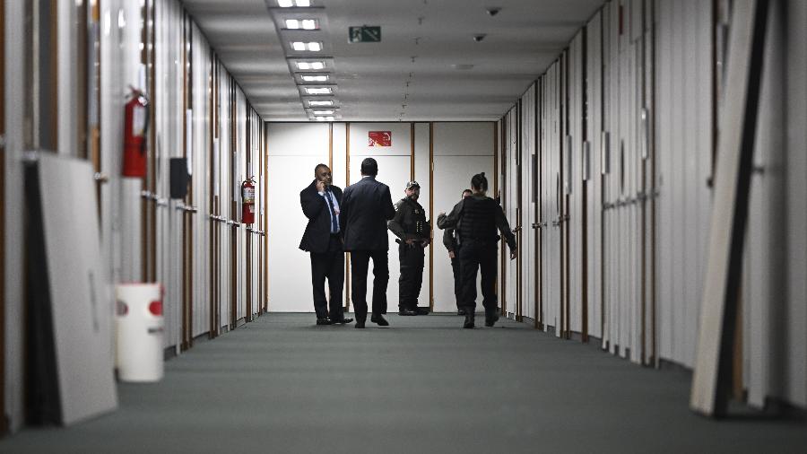 PF faz busca no gabinete no gabinete do deputado federal Alexandre Ramagem (PL-RJ), ex-Abin, nesta quinta-feira (25)