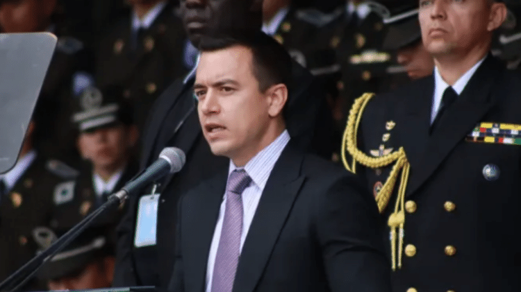 Presidente Daniel Noboa persiste na militarização da segurança pública no Equador, enfrentando denúncias de execuções e violações de direitos humanos