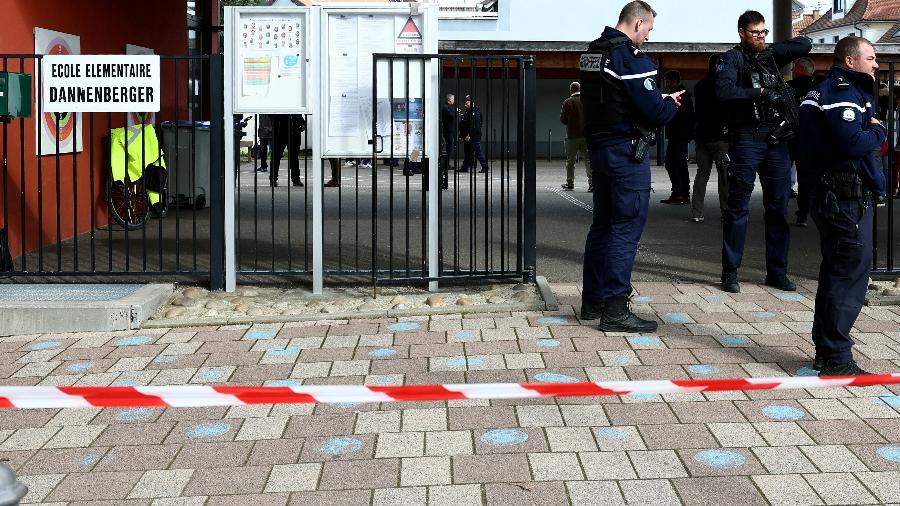 Escola na cidade de Souffelweyersheim, no leste da França, onde duas meninas foram feridas em um ataque com faca fora da escola em 18 de abril de 2024 - FREDERICK FLORIN/AFP