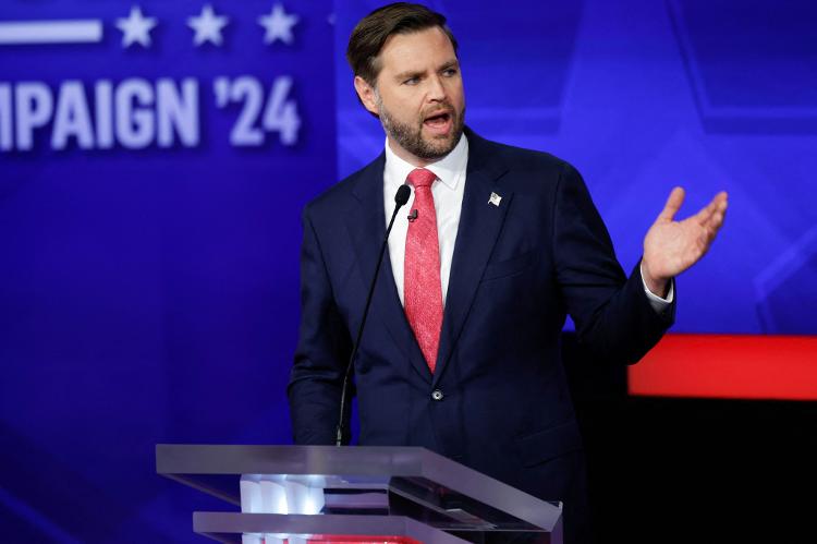 J.D. Vance, candidato republicano a vice-presidente dos EUA, durante debate da CBS