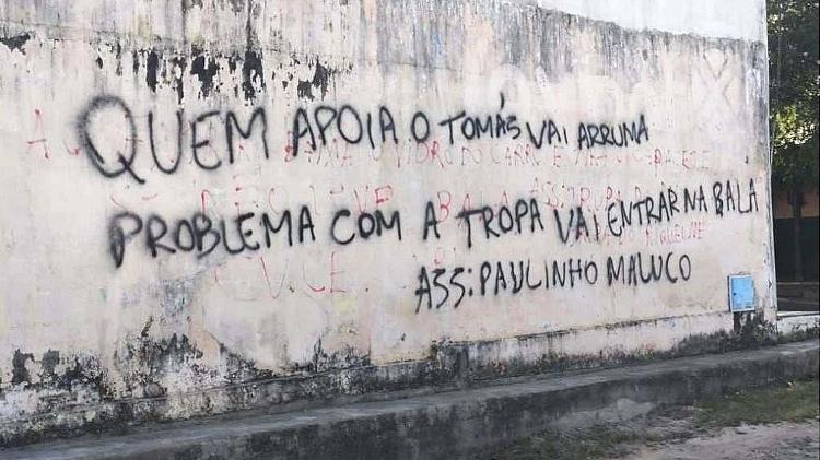 Pichação com ameaça a eleitores de Santa Quitéria (CE) Pichação com ameaça a eleitores de Santa Quitéria (CE)