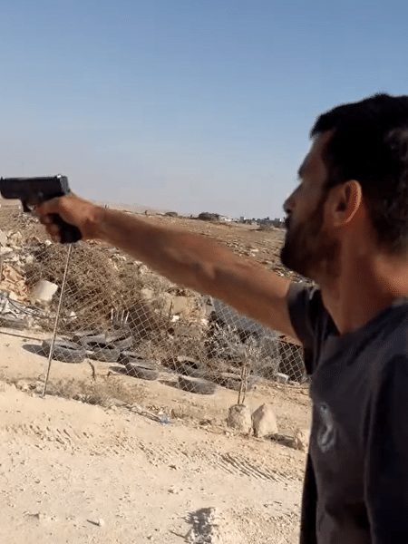 Yinon Levi, acusado de matar o ativista e jornalista palestino Awdah Hathaleen, foi solto hoje pela polícia israelense