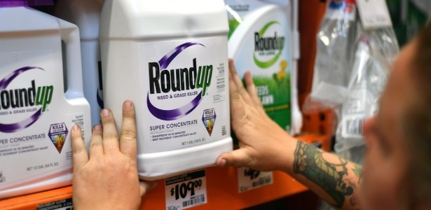 O herbicida RoundUp é um dos produtos da Monsanto que contém glifosato - Getty Images