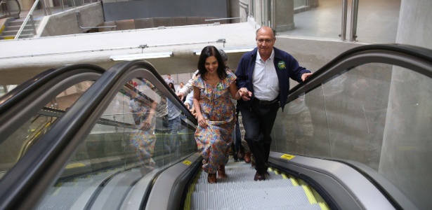06.Out.2018 - Geraldo Alckmin e sua mulher visitam a Estação Santa Cruz, em São Paulo