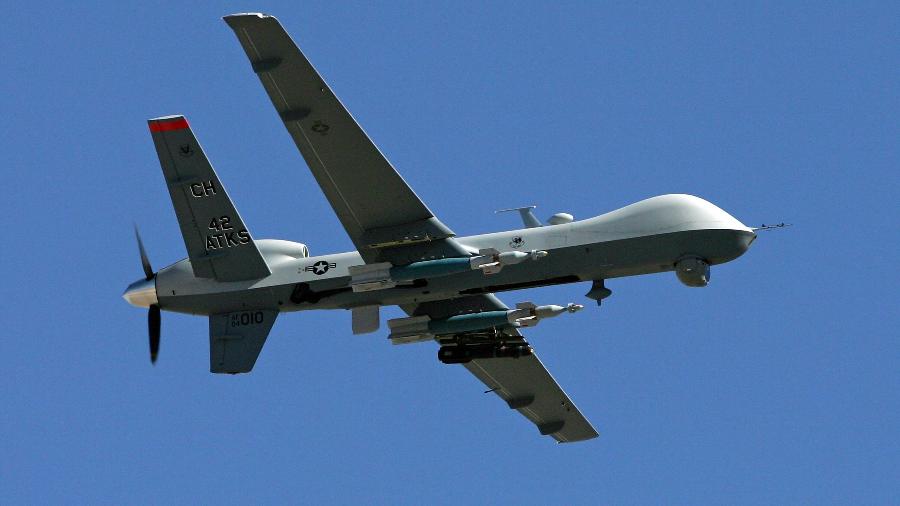 O drone MQ-9 sobrevoa a base aérea em Nevada, nos Estados Unidos. - AFP