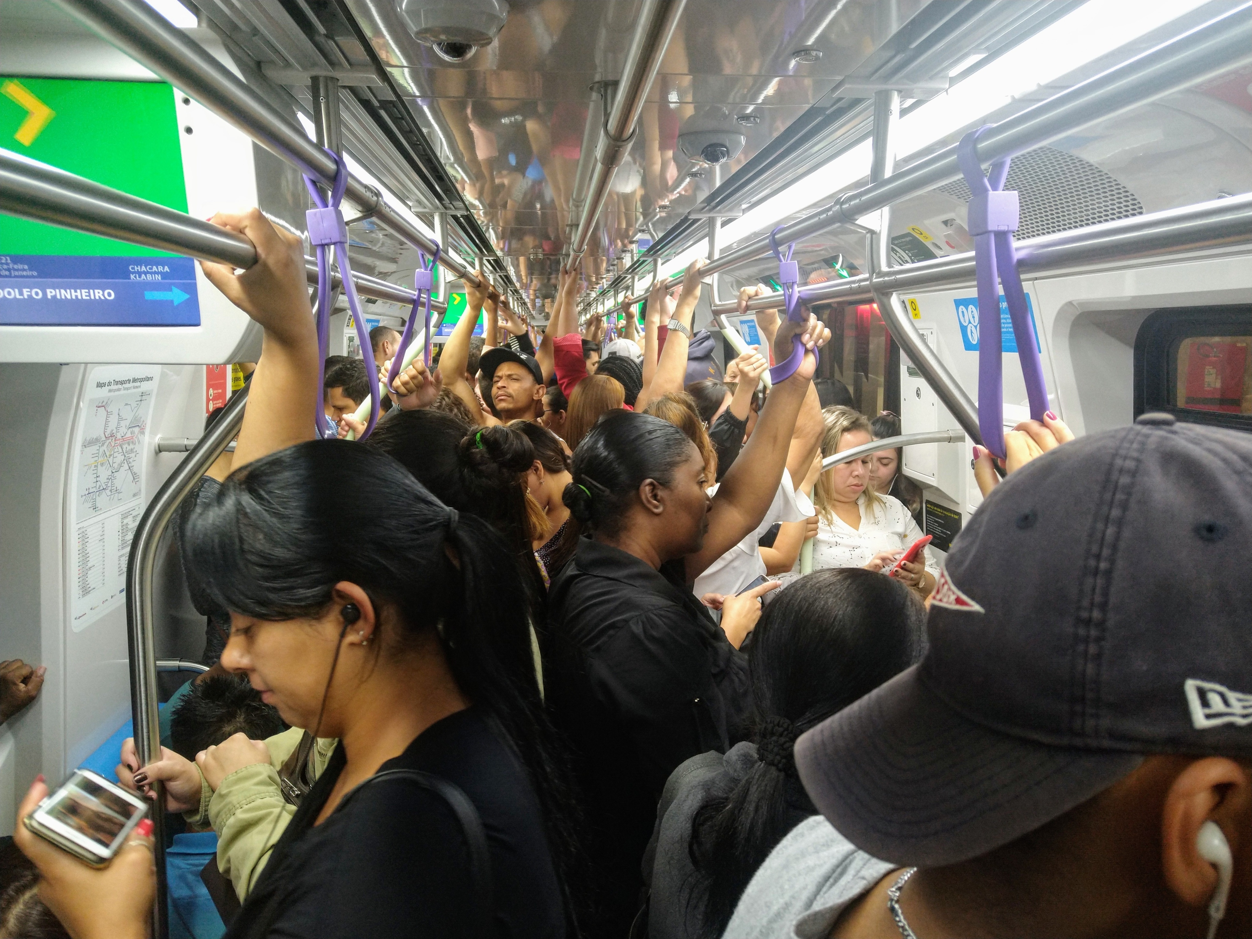 Capão Redondo, da Linha 5 Lilás: a estação mais cheia da periferia do metrô  de São Paulo