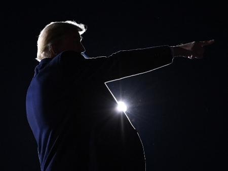 O então presidente dos Estados Unidos, Donald Trump, após discursar para apoiadores em Dalton, na Geórgia - Mandel Ngan/AFP