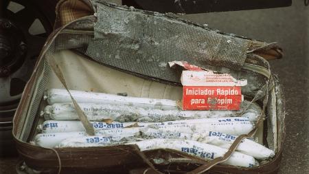 Gol foi encontrado na rodovia Anhanguera, em Campinas, com 30 kg de explosivos - Ricardo Lima/Folhapress - 21.out.2002