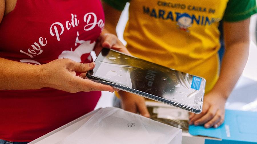 Após um ano do anúncio e mais de seis meses do fim da licitação, gestão municipal não terminou de entregar tablets aos alunos - Leon Rodrigues/Prefeitura de São Paulo