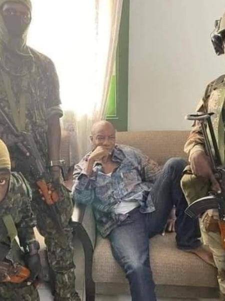 Presidente Alpha Condé cercado por militares durante tentativa de golpe na Guiné - Reprodução