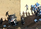 Carro da PM despenca 8 metros em buraco de obra e um soldado morre no ES - Reprodução/Redes sociais