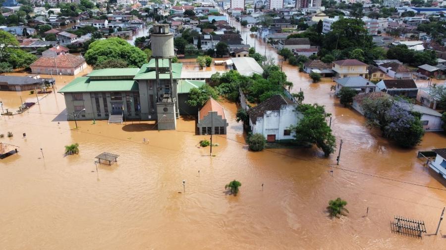 19.nov.2023 - Cidade de Montenegro-RS alagada após fortes chuvas que causaram a cheia do rio Caí