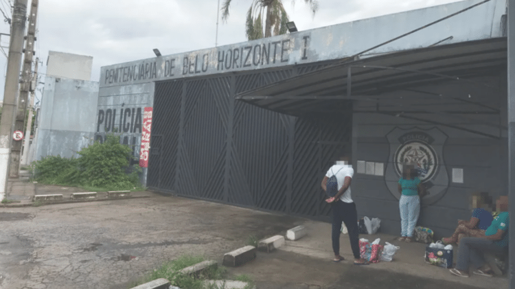 Dia de visita no Complexo Penitenciário Feminino Estevão Pinto, na zona leste de Belo Horizonte, com poucos parentes e amigos que visitam as apenadas