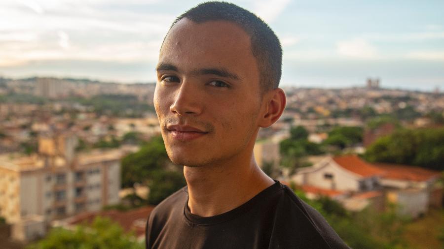 Mohammed Yahya, 20, deixou a família no Afeganistão em busca de novas oportunidades Mohammed Yahya, 20, deixou a família no Afeganistão em busca de novas oportunidades