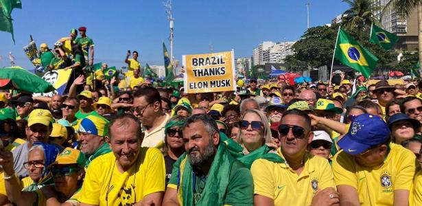 Manifestantes em ato de Bolsonaro no Rio de Janeiro