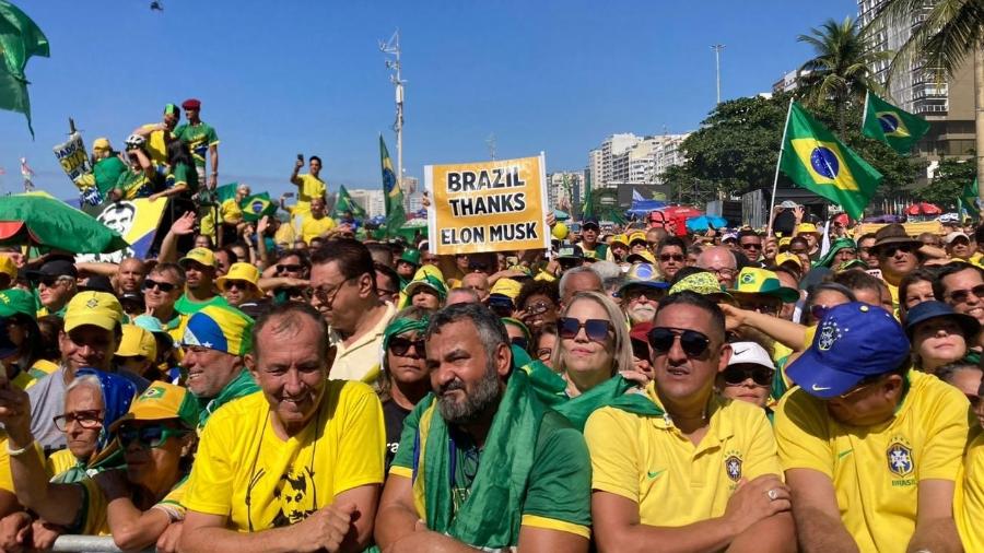 Manifestantes em ato de Bolsonaro no Rio de Janeiro