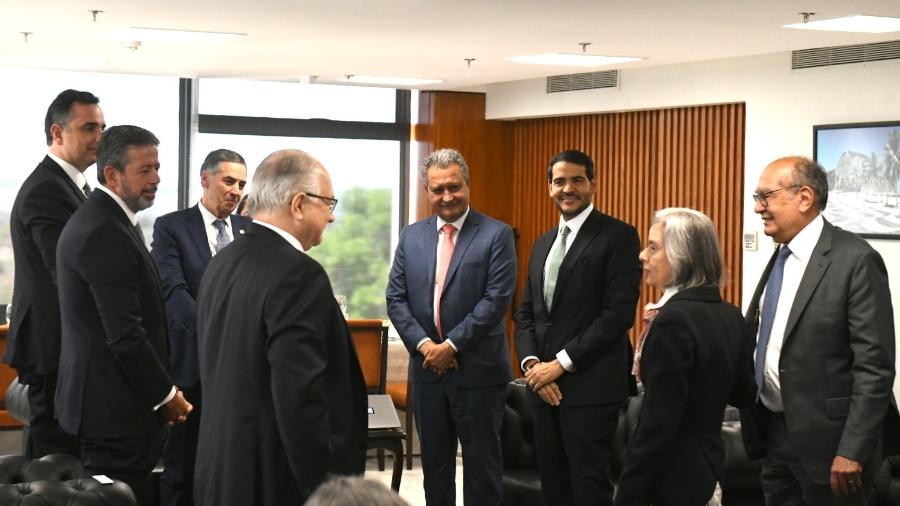 Reunião de ministros do STF com presidentes da Câmara e do Senado, além de representantes do governo Lula, para tratar de emendas parlamentares