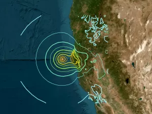 Terremoto de magnitude 7 atinge a Califórnia e gera alerta de tsunami