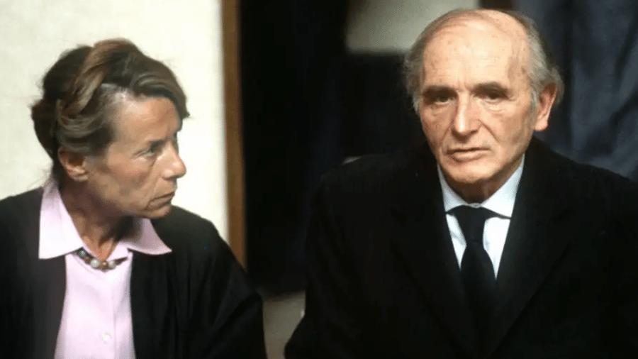 Klaus Barbie foi extraditado da Bolívia para a França em 1983 e condenado à prisão perpétua em 1987. Ele morreu na prisão em 1991 Klaus Barbie foi extraditado da Bolívia para a França em 1983 e condenado à prisão perpétua em 1987. Ele morreu na prisão em 1991