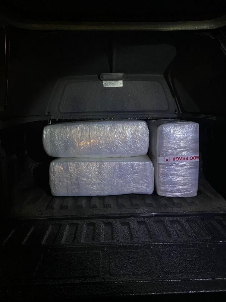 Três homens tentavam transportar aproximadamente 150 kg de pasta base de cocaína Três homens tentavam transportar aproximadamente 150 kg de pasta base de cocaína