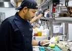 Restaurante futurista em Dubai une IA e chefs humanos na cozinha  (Foto: Rula Rouhana/Reuters )