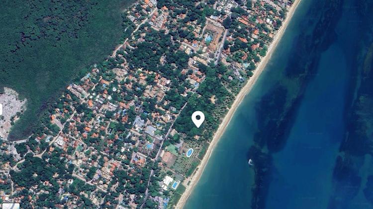 Local onde houve desmatamento e construções irregulares de empresa da família Vorcaro em Porto Seguro (BA)