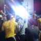 Em Brasília, jovens gritam "mito" ao ouvir Bolsonaro - Flávio Costa/UOL