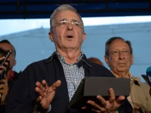 Ex-presidente da Colômbia pede à justiça para recorrer em liberdade