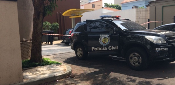 Carro da polícia em loja do McDonald"s - Ana Carla Bermudez/UOL