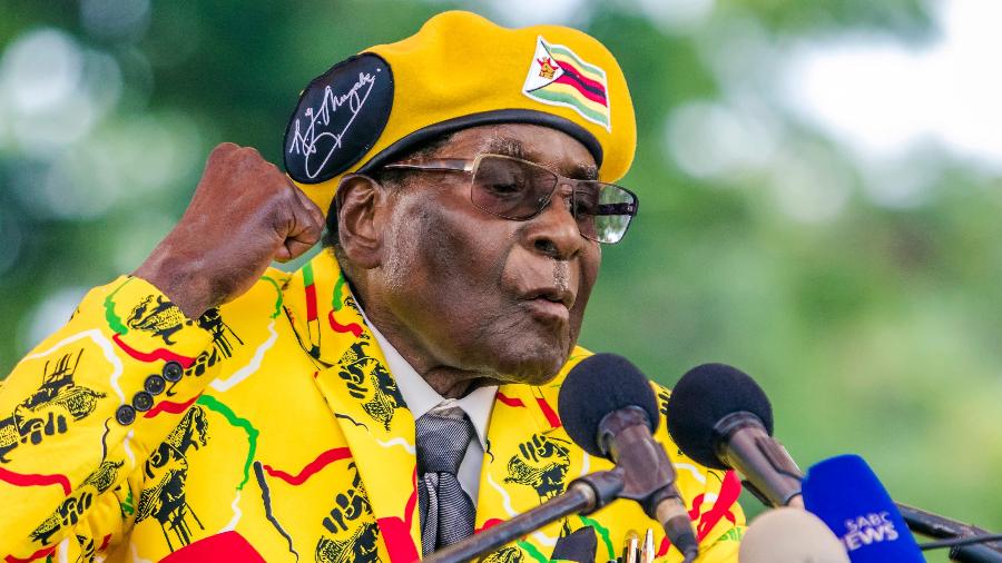Robert Mugabe em 8 de novembro de 2017 - Jekesai Njikizana/AFP