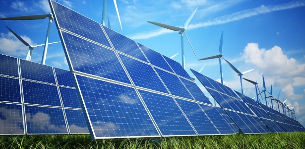 Energia solar fotovoltaica e energia eólica, energias renováveis, energia limpa - Getty Images/deliormanli