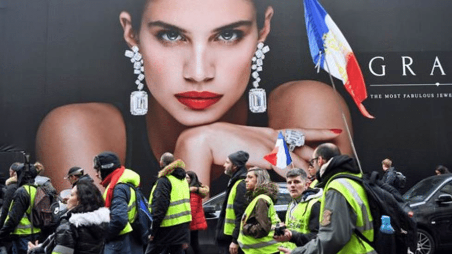 21.abr.2019  - França tem enfrentado há meses protestos dos "coletes amarelos" - GETTY IMAGES