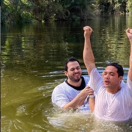 Wesley Safadão é batizado nas água do rio Jordão - Reprodução/Instagram