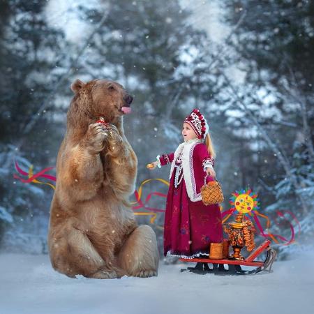 Urso Stepan, de 28 anos e 330 kg, fotografando com uma criança - Divulgação/Instagram