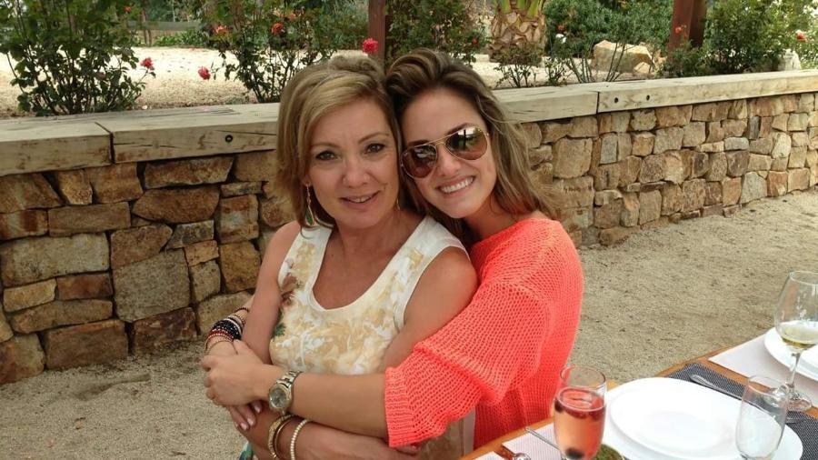 Brasileira Nayara Vit com a mãe, Eliane Vit; hipótese de suicídio é rebatida pela mãe - Arquivo Pessoal
