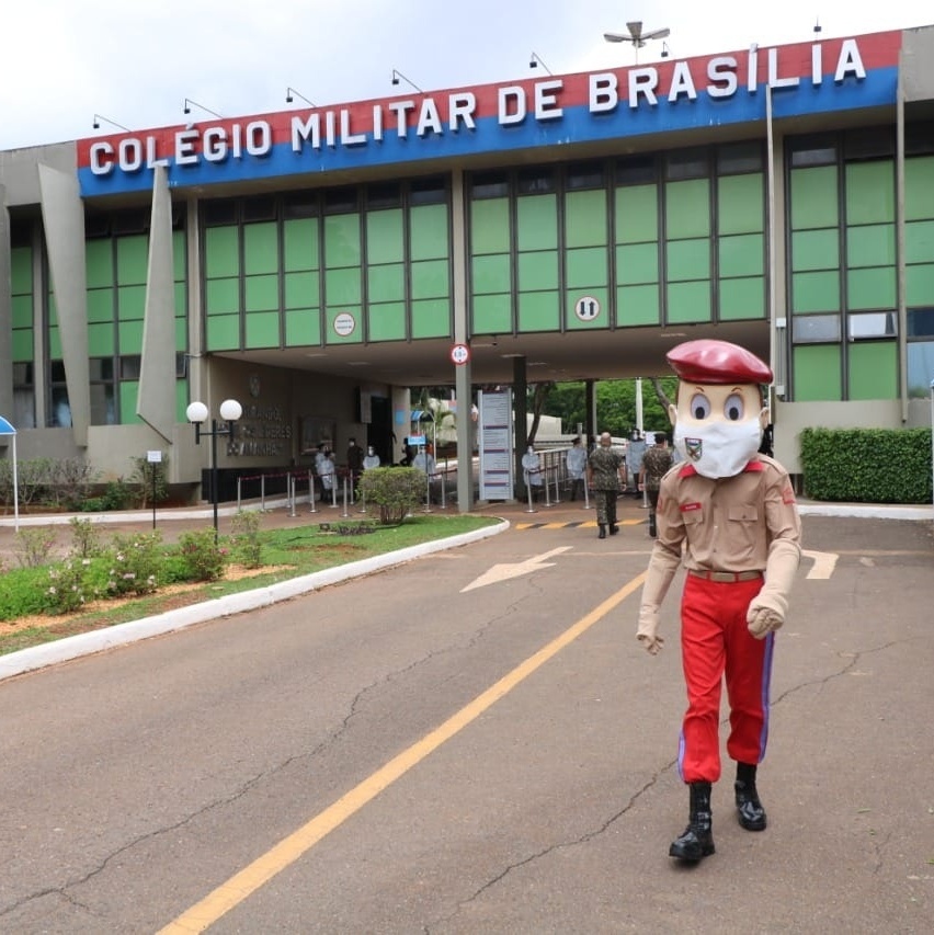 Exército aceita matricular filha de Bolsonaro em Colégio Militar