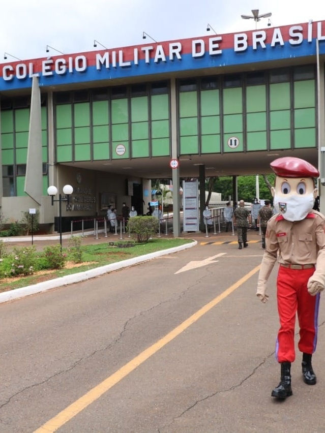 Exército atende a Bolsonaro e aceita Laura Bolsonaro em colégio militar