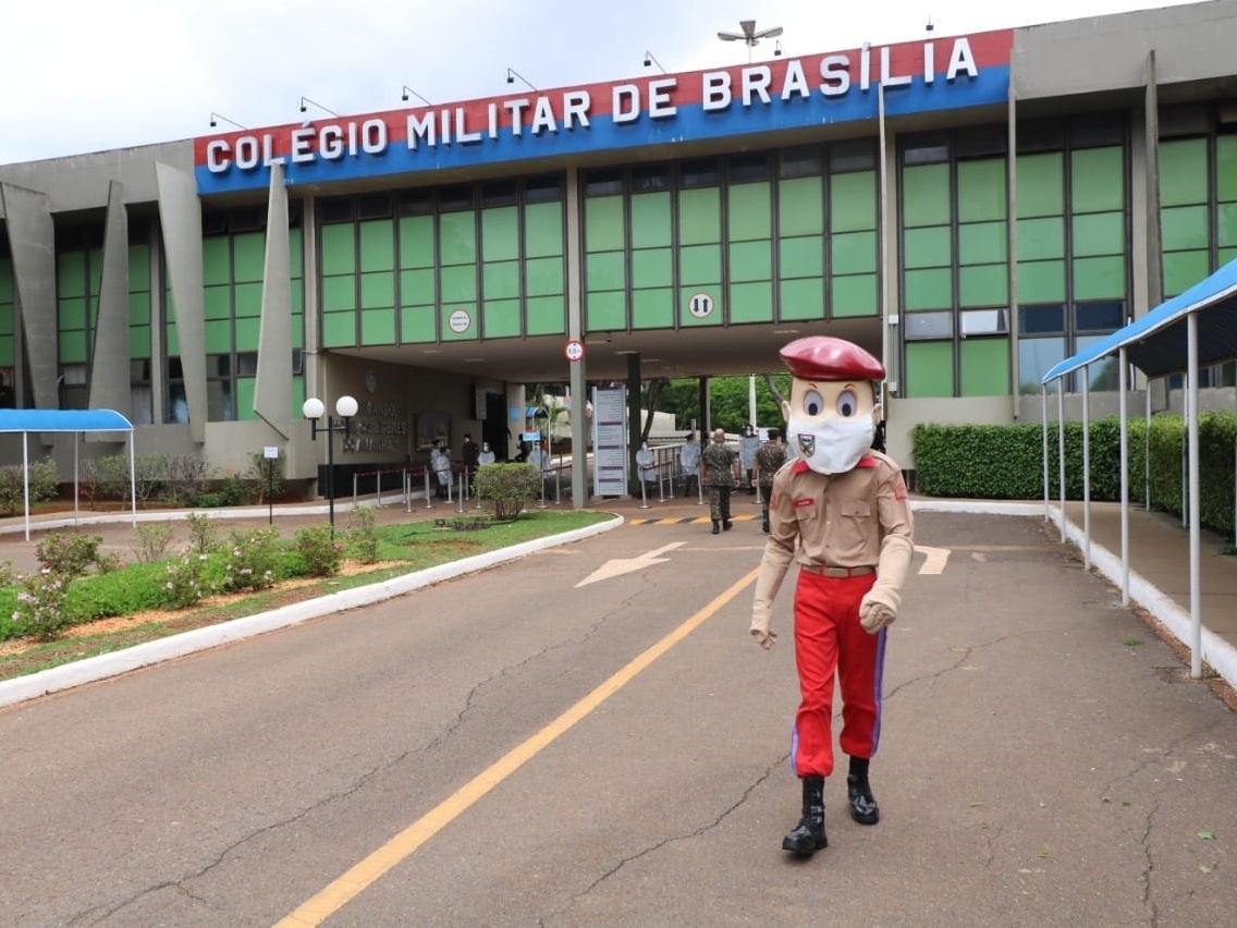 Exército aceita matricular filha de Bolsonaro em Colégio Militar sem  processo seletivo - O Cafezinho