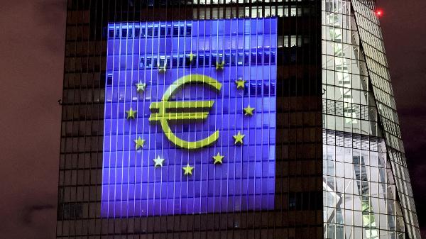 Brasão da União Europeia no prédio do Banco Central Europeu, em Frankfurt, na Alemanha