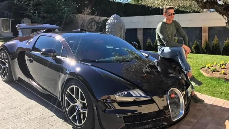 Bugatti de Cristiano Ronaldo é um dos carros da coleção do jogador, que vale mais de R$ 130 milhões - Reprodução/Instagram