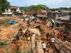 Governo Tarcísio quer demolir casas do local da tragédia de São Sebastião