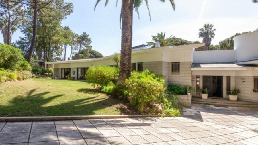 Casa à venda no Estoril, em Portugal, custa R$ 32 milhões