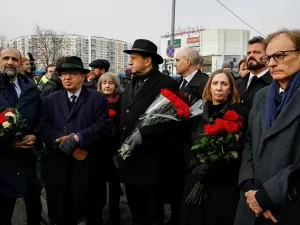 Rússia diz que enviados ocidentais se intrometeram em assuntos russos com ida ao funeral de Navalny