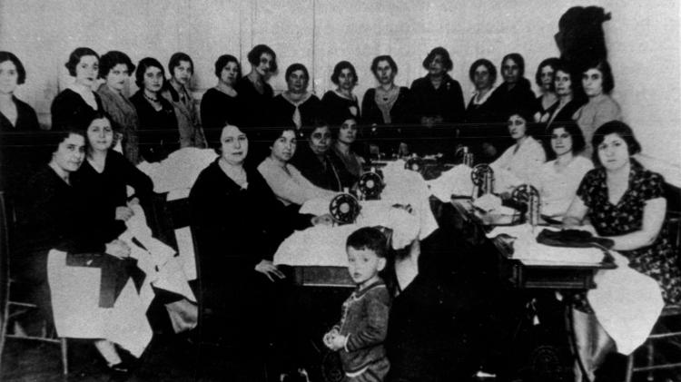 Salão de costura em São Paulo, onde mulheres, que tiveram participação ativa em 1932, confeccionavam fardas militares