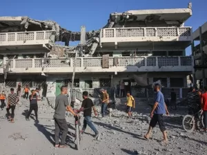 Israel ataca escolas usadas como abrigo por palestinos em Gaza; 30 morrem