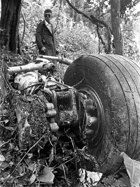 Destroços do Boeing-727/200 da Vasp que se chocou contra uma montanha da serra de Aratanha, a 30 quilômetros de Fortaleza (CE),